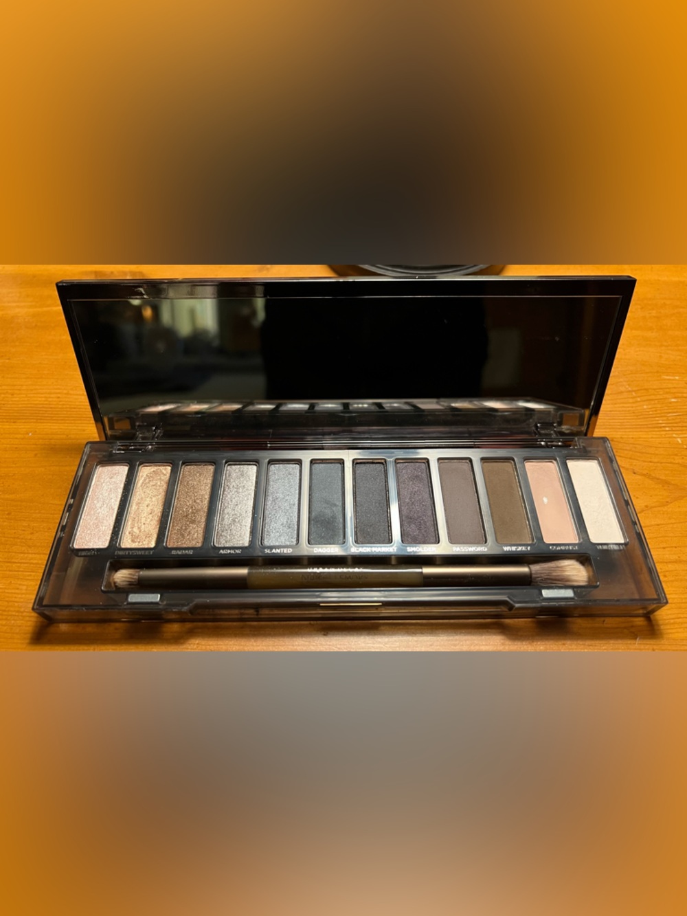 Urban Decay Naked Smoky Palette with Brush - Picture 3 of 3